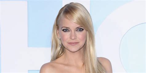 anna faris nudes|Anna Fariss full naked Superbowl advert is here